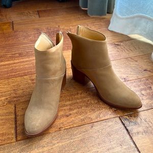 NISOLO Dari Boots 7.5 B Almond Beige Tan: Excellent